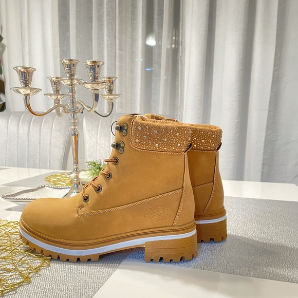 Boots - Picture 4 of 6